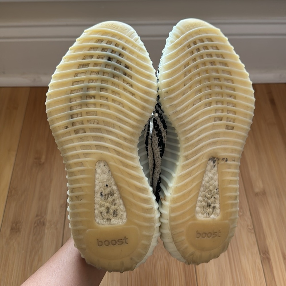 Yeezy sneakers - Picture 3 of 3